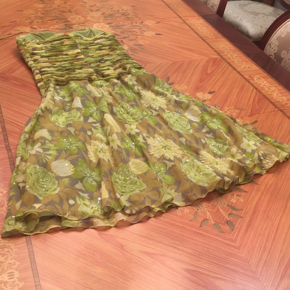 Chetta B. Ruched Floral Sequined Silk MIDI dress sz.2 - Picture 11 of 16